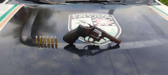 Homem é preso pela PMCE com arma de fogo em Caucaia