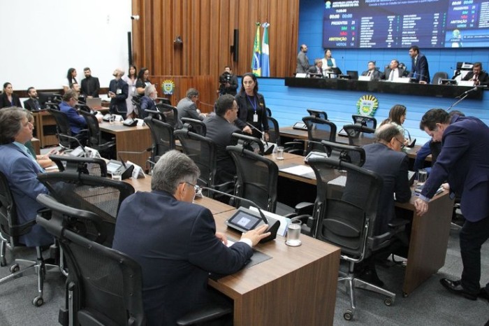 Parlamentares durante sessão no plenário da Assembleia Legislativa de Mato Grosso do Sul