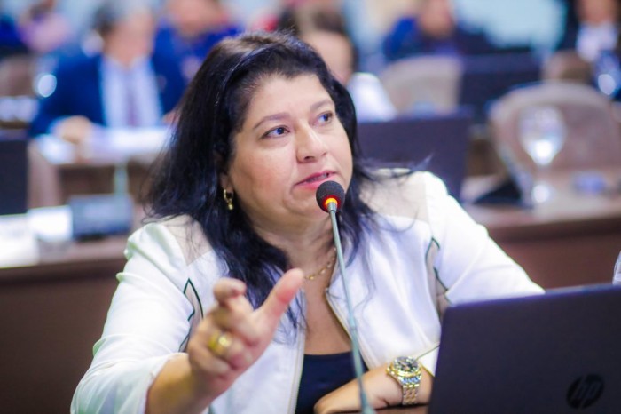 Karla Sarney quer criar Programa Amigo Pet