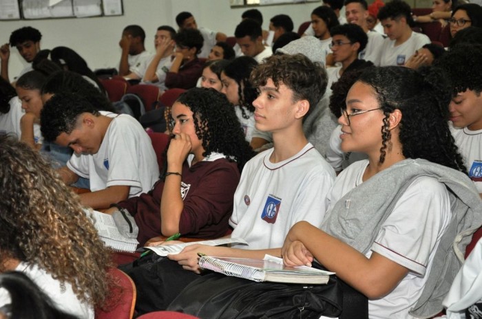 Pré-Enem Não Tira Férias: Mais de 150 estudantes do Ceti Zacarias de Góis participam da revisão preparatória