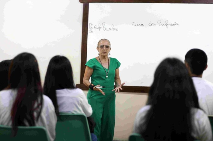 No Dia da Escola, pais, alunos e professores destacam importância da sala de aula para a transformação social