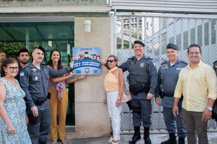 Condomínio de Vitória recebe placa do Programa Rede Comunidade Segura da PMES