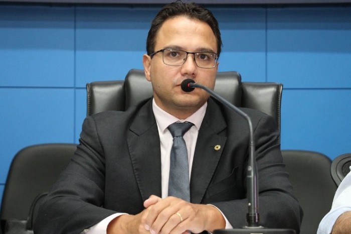 Pedrossian Neto é o propositor da solenidade de lançamento da quarta edição do livro Amigas de Negócio