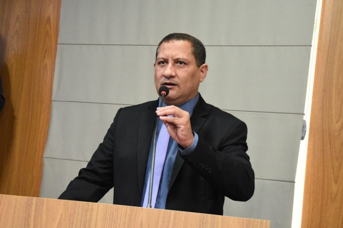 Marquinhos critica a falta de vagas em escolas da rede pública de ensino de São Luís