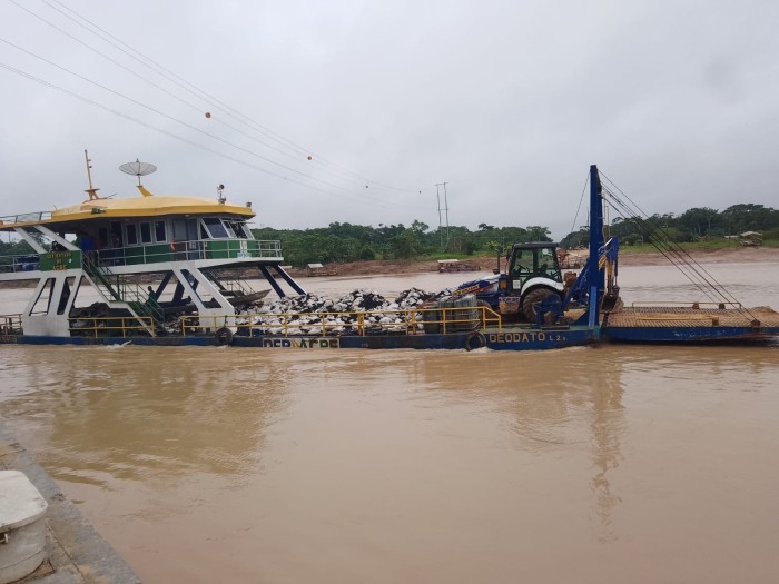 Deracre envia 100 toneladas de insumos para obras no aeródromo de Marechal Thaumaturgo