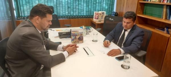 Vereador vai à Brasília em busca de recurso financeiro