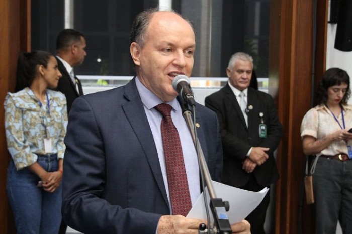 Deputado Júnior, autor da proposta, durante sessão plenária na Assembleia Legislativa de Mato Grosso do Sul