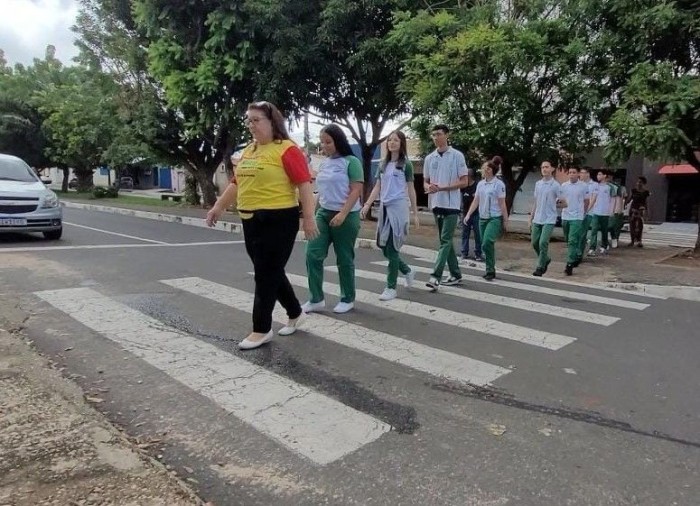Mais de 200 alunos do Ceti Solage Viana assistem palestra sobre Educação e Cidadania no Trânsito 