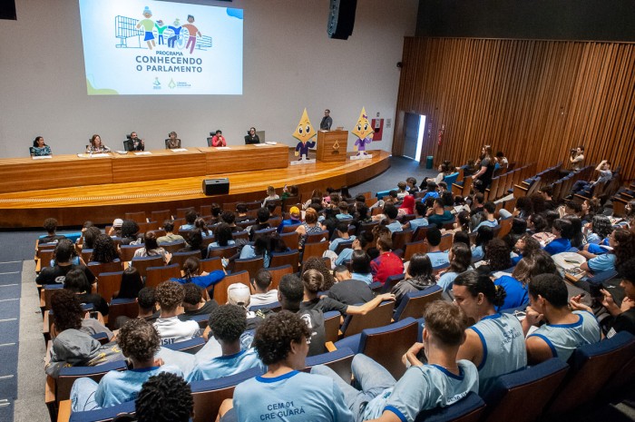 CLDF realiza abertura do programa Conhecendo o Parlamento