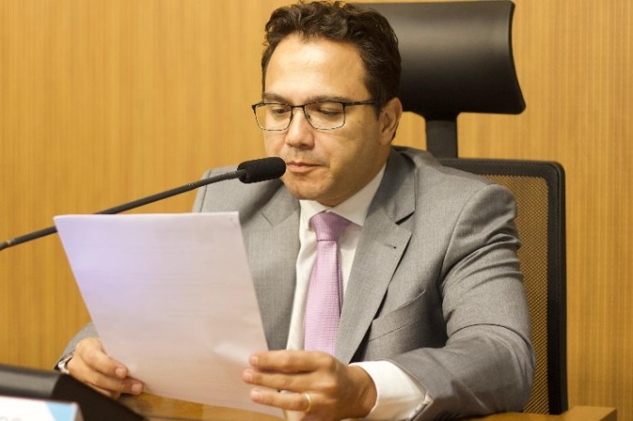 Deputado Pedrossian Neto durante reunião da CCJR.