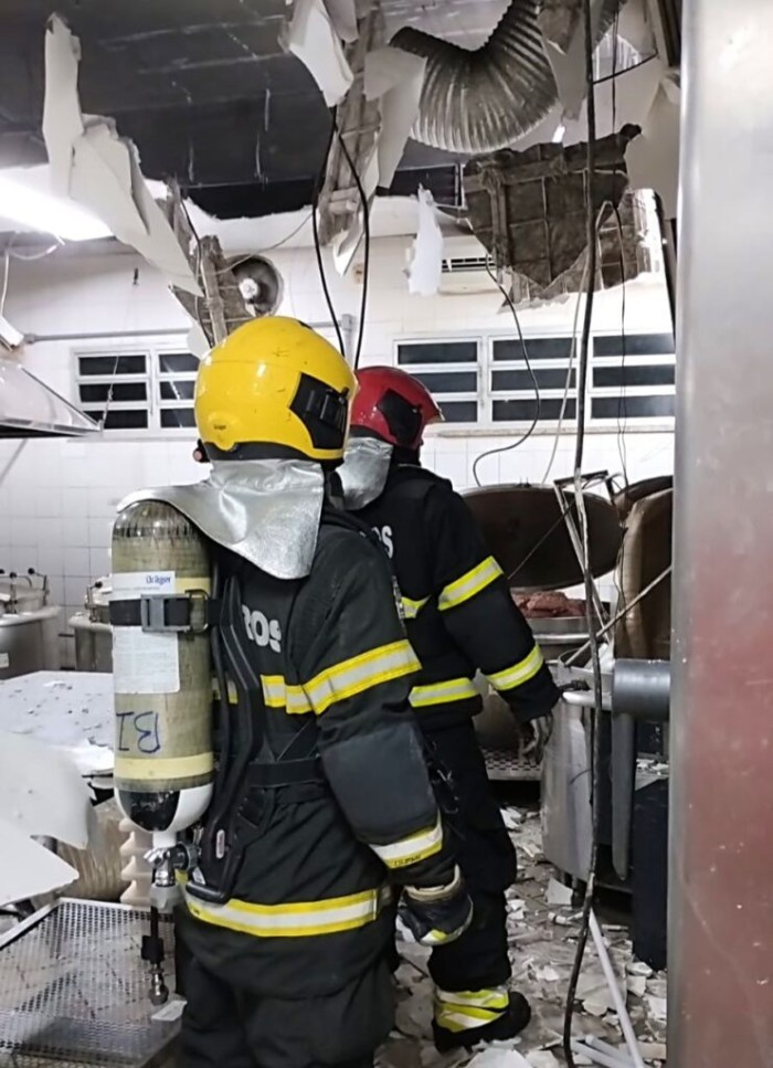 Corpo de Bombeiros socorre trabalhador com queimadura após explosão de panela de pressão industrial