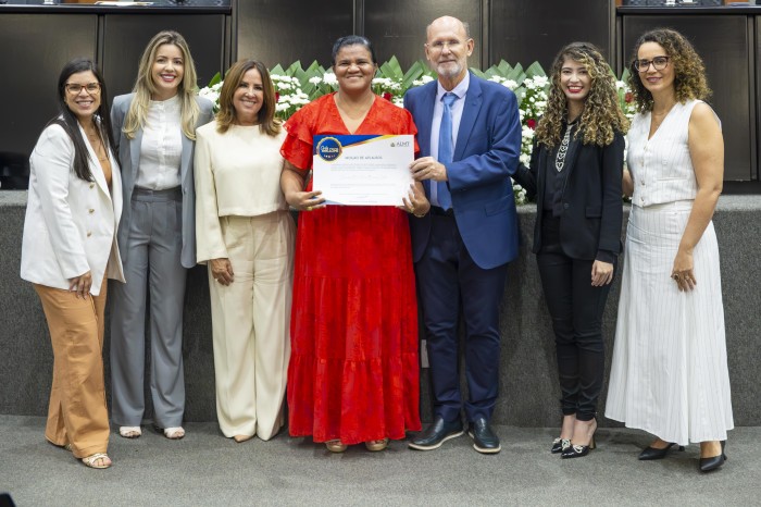 Assembleia homenageia 228 vereadoras de Mato Grosso