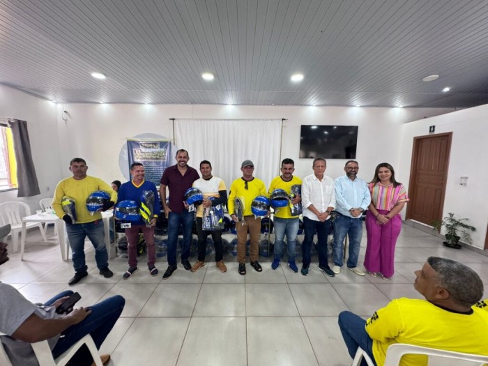 ‘Detran Cidadão no Interior’ entrega 85 kits de segurança para mototaxistas em Pauini e Boca do Acre