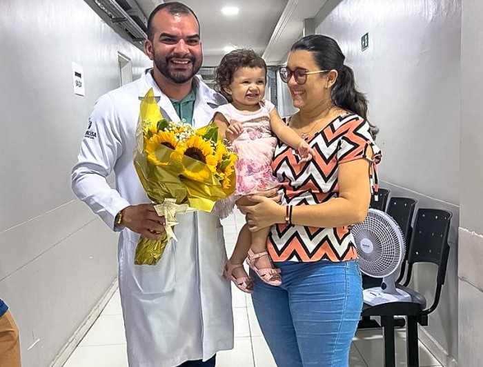 Mobilização de equipe do HSGER salva vida de criança lactente e família agradece dedicação de profissionais
