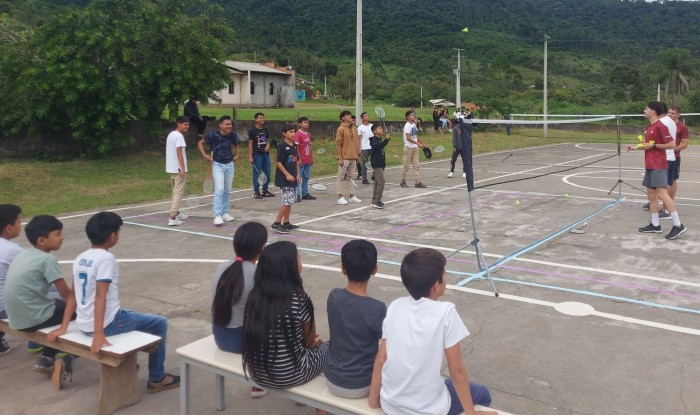 Projeto da Udesc de badminton no Alto Vale vai à escola indígiena