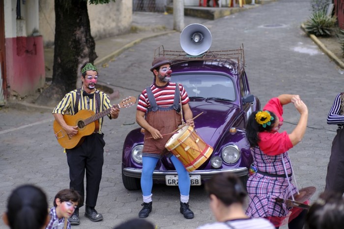 Projeto oferece escola de circo gratuita para crianças e adolescentes em quatro bairros de Vitória