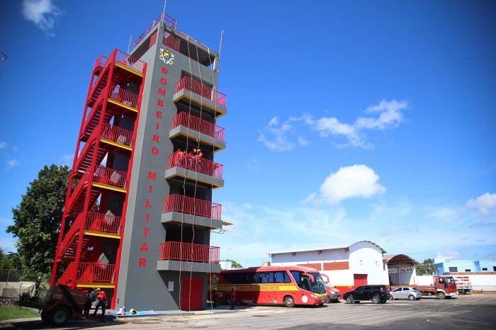 Torre de treinamento do Corpo de Bombeiros simboliza compromisso do Estado com segurança e bem-estar da população acreana