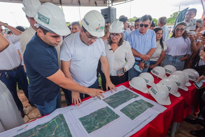 Governador visita a recuperação de 24 km da PI-469 em Lagoa do Sítio