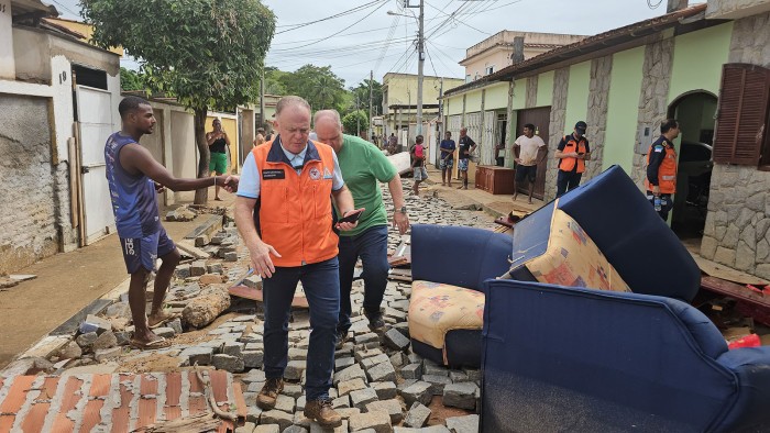 Governador anuncia medidas de apoio aos atingidos pelas chuvas na região sul