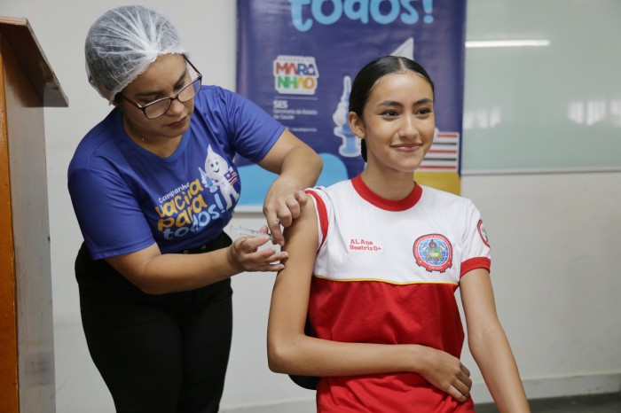 Vacinação na Escola imuniza crianças e adolescentes menores de 15 anos