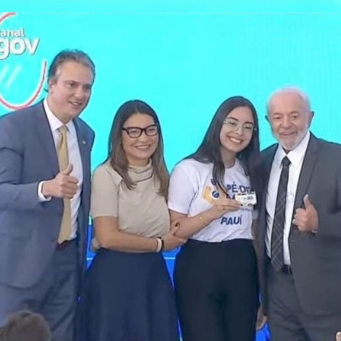 Estudante piauiense participa do anúncio do pagamento da primeira parcela do programa Pé-de-Meia