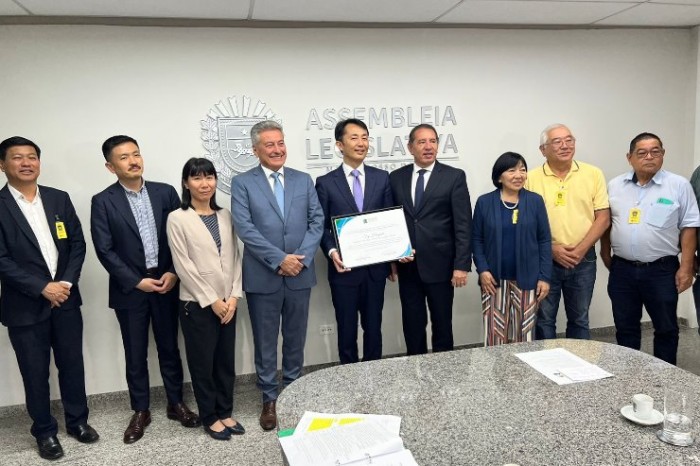 Deputado Hashioka entrega Diploma de Ilustre Visitante ao embaixador do Japão no Brasil