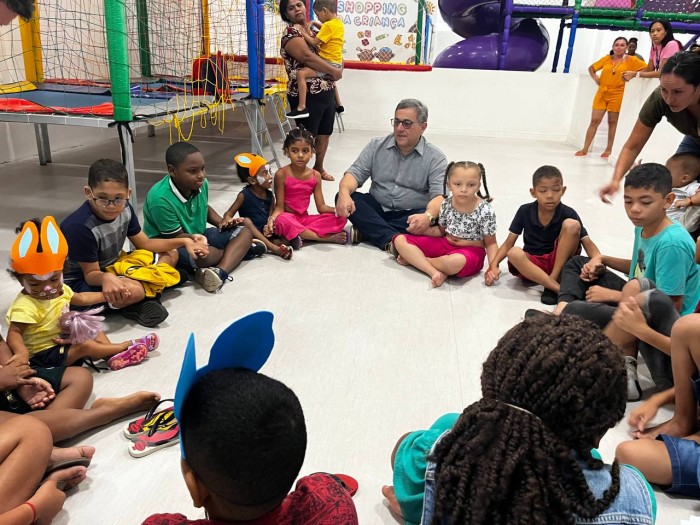 Governo do Maranhão distribui ovos de páscoa para o público infantil atendido pelo Shopping da Criança