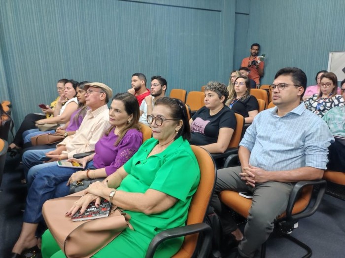 Profissionais da Emgerpi atualizam conhecimentos na área de contratos administrativos