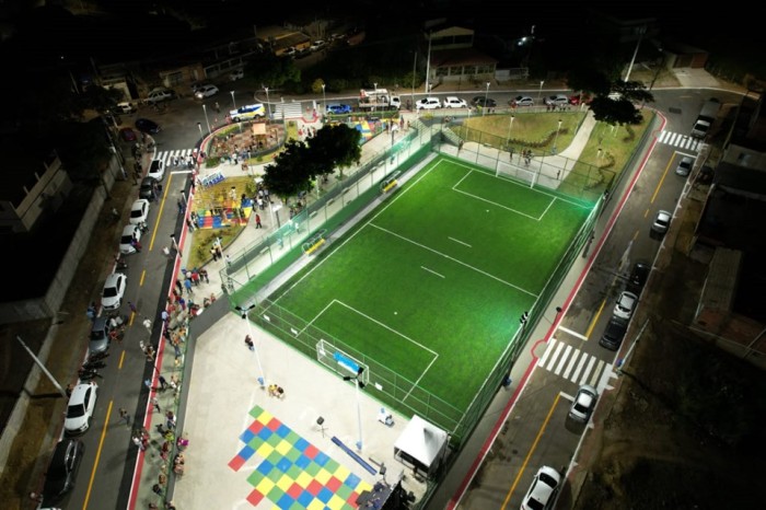 Governo do Estado inaugura Campo Bom de Bola no bairro Vista da Serra I, na Serra