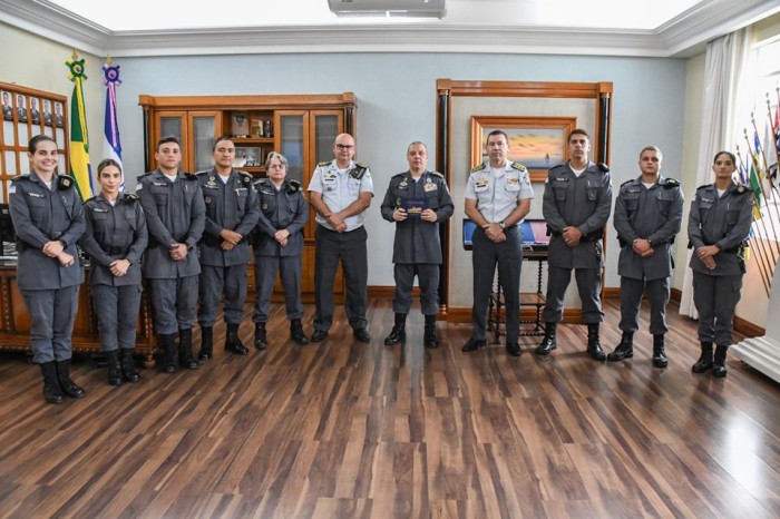 Comandante-geral recebe Comissão de Formatura do Curso de Formação de Oficiais 2024