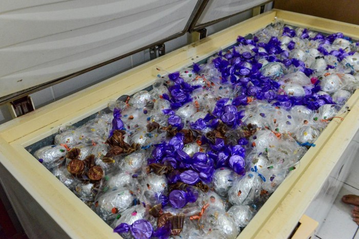 Internos da Seap produzem ovos de chocolate que serão doados para crianças