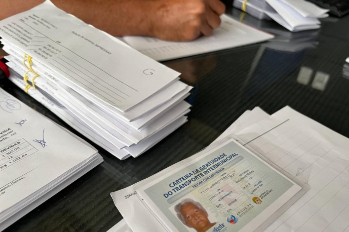 Arcon entrega mais de 2.600 carteiras de gratuidade em mutirão