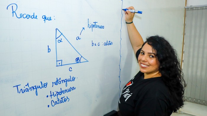 Medalha de Ouro: Professora de Matemática da Paraíba fica entre os 10 melhores do país em olimpíada