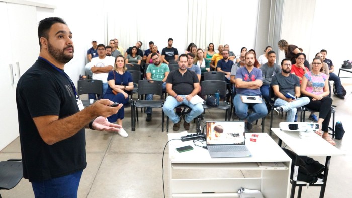Curso aprimora produção fotográfica para destacar ações municipais