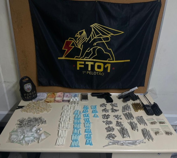 FORÇA TÁTICA DO 1º BPM APREENDE ARMA DE FOGO E DROGAS EM GURIGICA