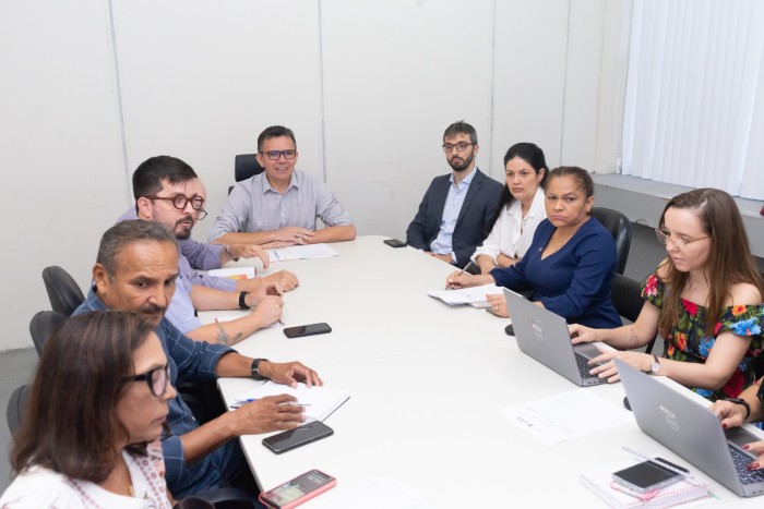 Secretarias de Estado da Educação e da Administração se reúnem com SINTEP para leitura da versão do PL que altera o PCCR dos profissionais da educação