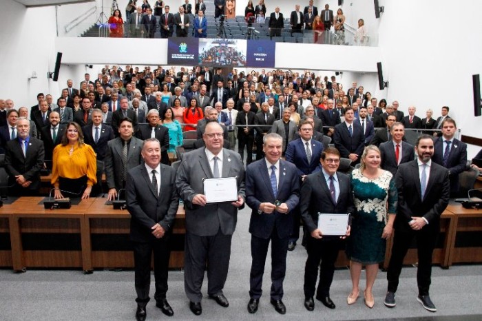 Corretores de imóveis lotam plenário da ALEMS em noite de homenagem à profissão