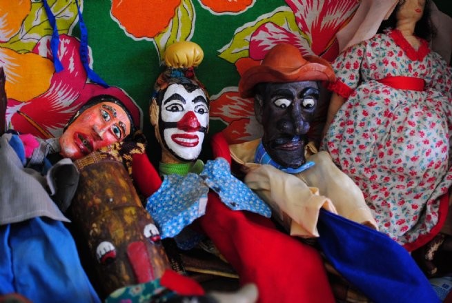 Biblioteca Municipal e Casa da Cultura recebem contação de histórias e espetáculo de mamulengo no fim de semana