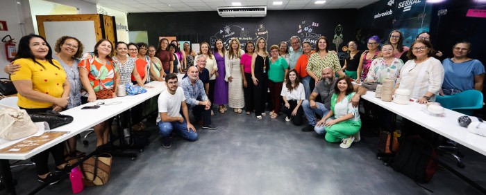 Primeira-dama do Estado participa de abertura de oficina para crocheteiras e destaca importância da capacitação no fortalecimento do artesanato
