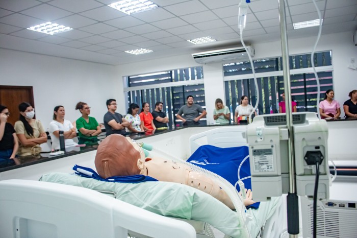 Fundhacre capacita profissionais da saúde com curso de suporte básico e avançado de vida
