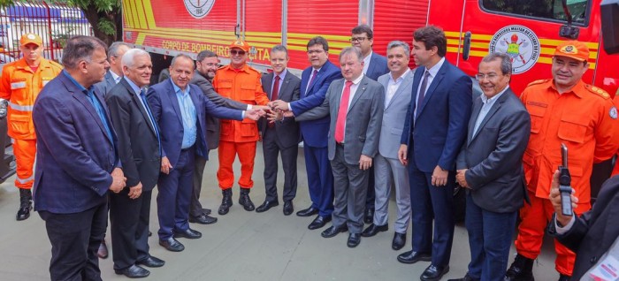Rafael Fonteles entrega R$ 8 milhões em veículos e equipamentos para melhoria da estrutura do Corpo de Bombeiros