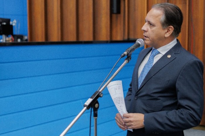 Coronel David questiona exigência de comprovante de emprego para matrícula noturna na REE