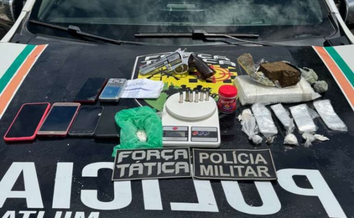 Três suspeitos de envolvimento com o tráfico de drogas são presos em flagrante pela PMCE na Região Sul