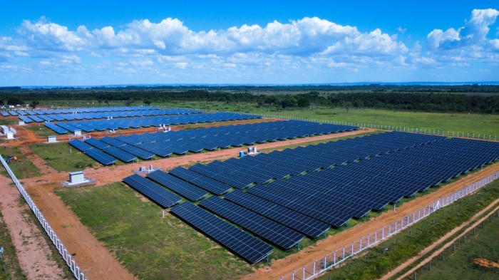 Prefeito pede autorização para colocar energia solar em dez prédios públicos