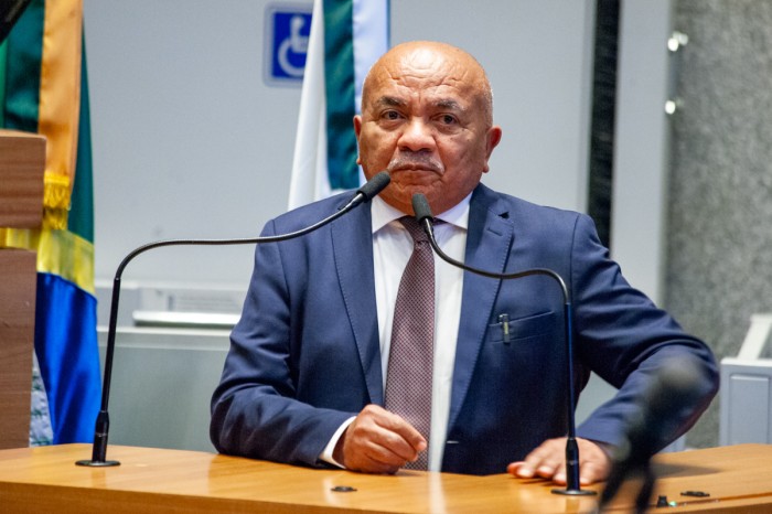 Deputados fazem críticas à Secretaria de Educação