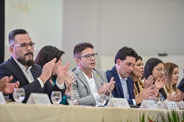 No Acre, ministro Silvio Costa Filho anuncia R$ 160 milhões em investimentos para aeroportos do estado e comemora retorno das operações da Azul