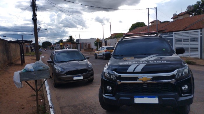 Polícia Civil apreende carro furtado e prende em flagrante o autor do crime