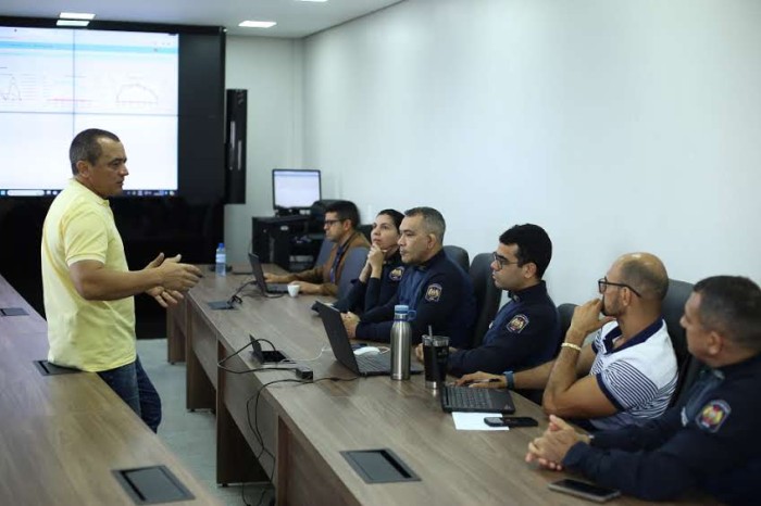 Equipe de suporte do Centro de Integrado de Comando e Controle Estadual recebe treinamento no Juruá