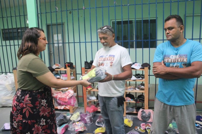 Sejus-PI entrega kits desenvolvidos por reeducandas ao Projeto MP3
