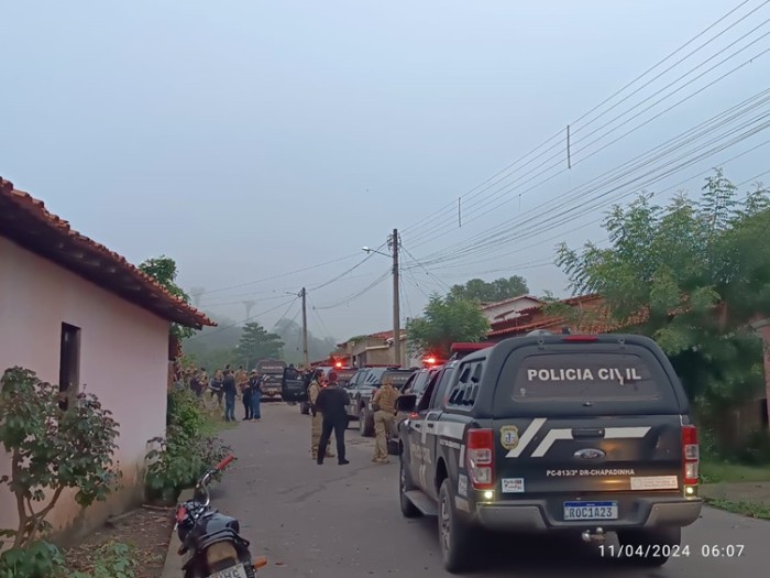 - Mais de 50 policiais civis, com apoio de uma equipe da PM e Guarda Municipal, saíram às ruas da cidade nesta quinta (Foto: Divulgação)